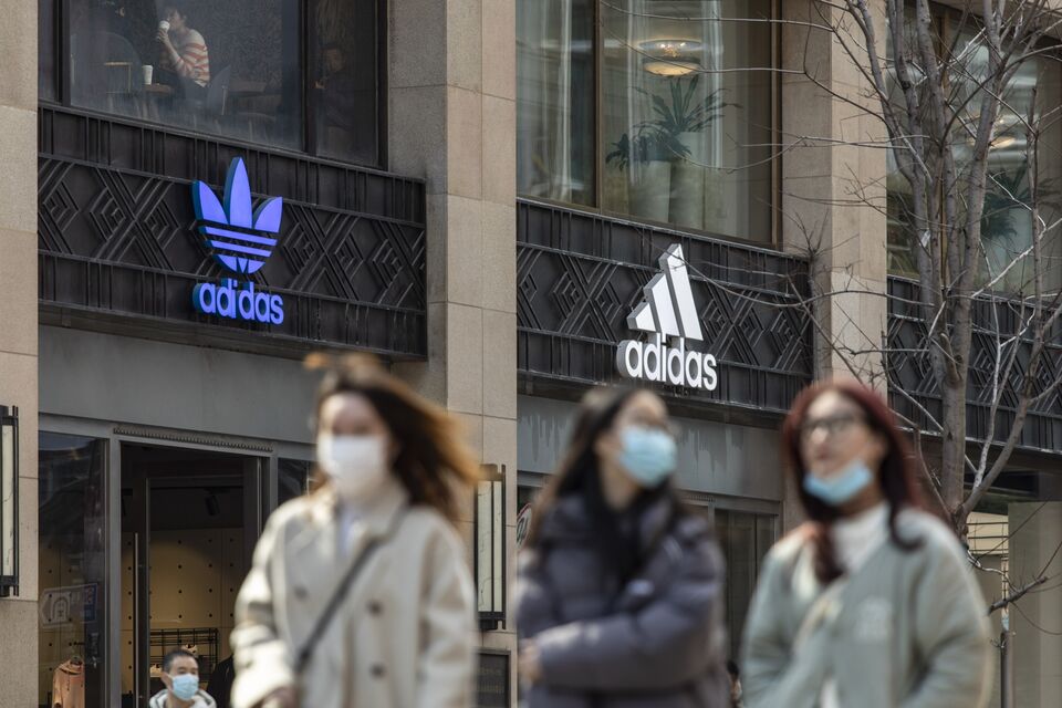 Adidas Profit Outlook Dims on War in Ukraine, China Lockdowns - Bloomberg