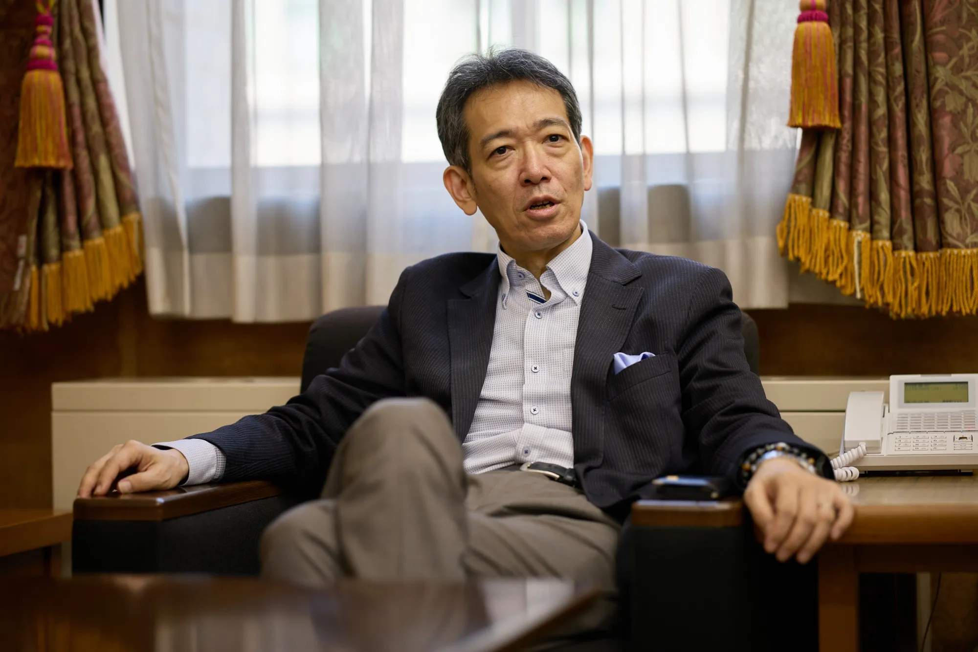 Japan's FX Chief Says Not Lowering Guard at All After Yen Gains - Bloomberg