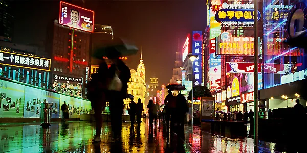 Shanghai: Slowing sales are hurting margins for retailers 