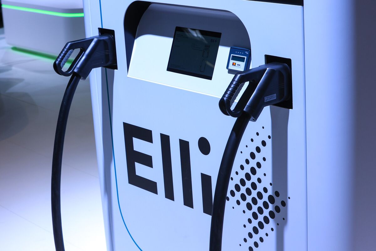 Volkswagen’s Elli Unit Offers Energy-Trading Service to Clients