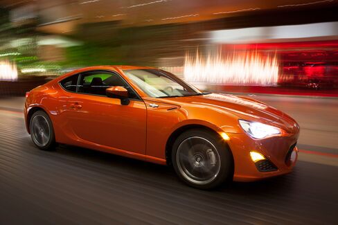 Toyota’s U.S. Chief Expects New Models to Extend Rebound in 2013