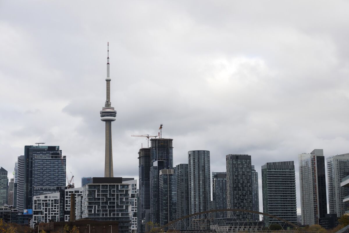 bloomberg.com - Melissa Shin - Toronto Power Outage Affects Wide Swath of Financial District