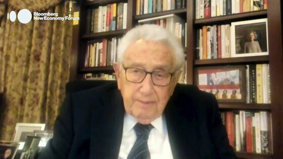 Biden-Xi Talks a ‘Good Beginning’ to Avoid Clash, Kissinger Says