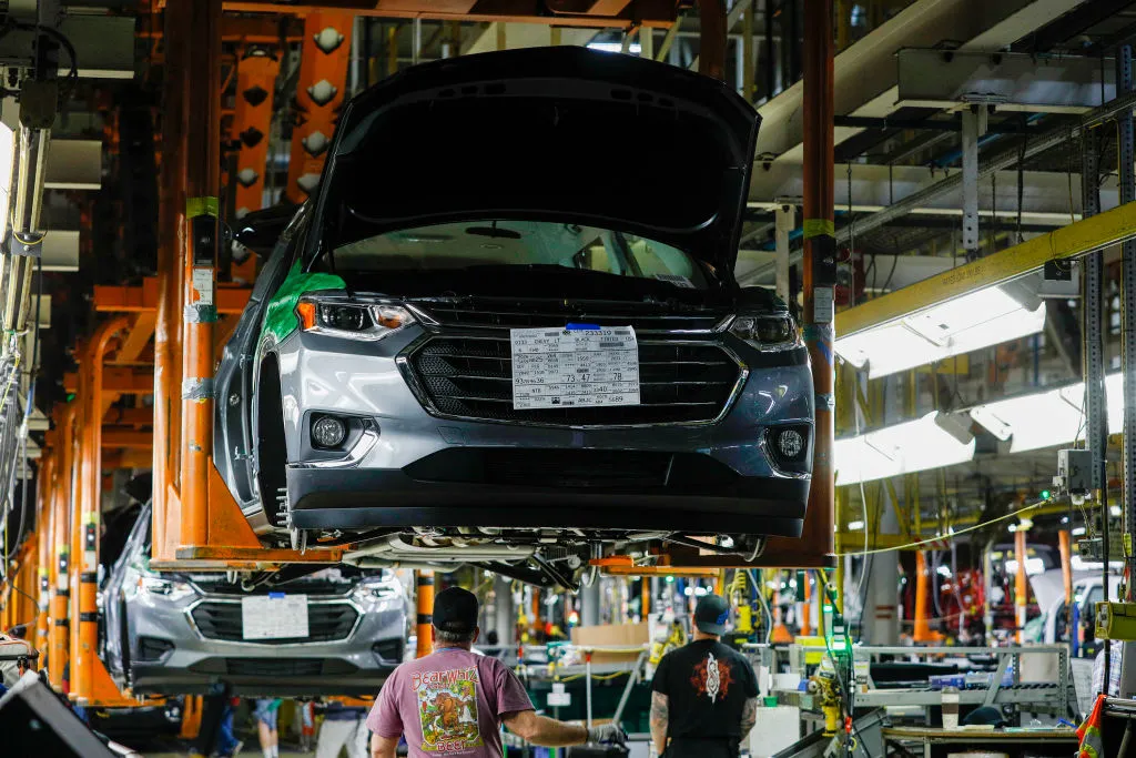 A General Motors Chevrolet Traverse and Buick Enclave vehicles go through the assembly line&nbsp;in Lansing, Michigan.&nbsp;