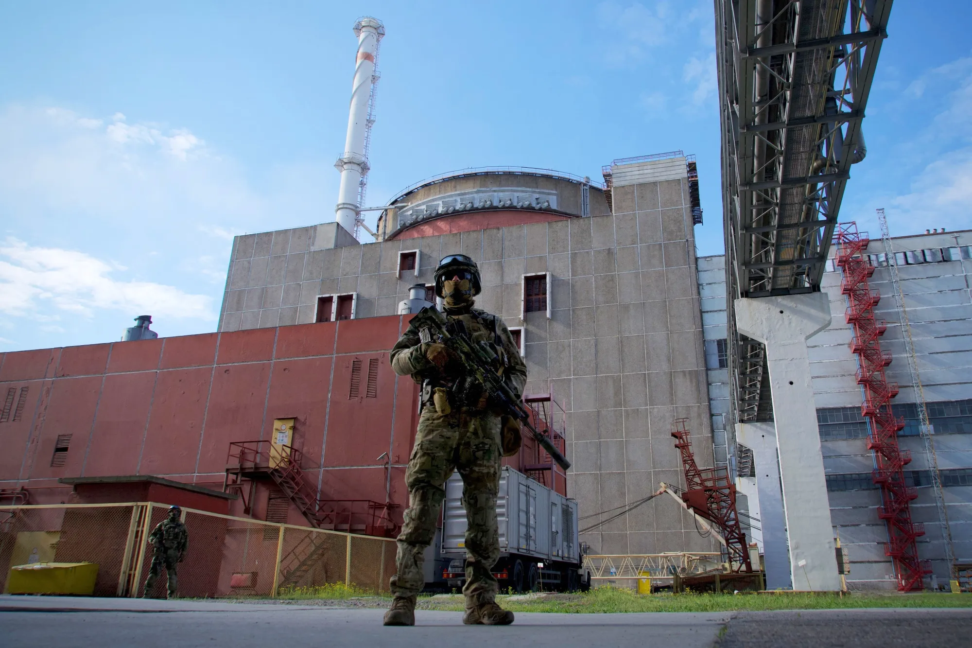 A Russian serviceman stands guard the territory outside&nbsp;the Zaporizhzhia Nuclear Power Station in Energodar.