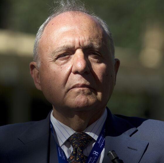 Economist Urging Euro-Exit Plan B Tipped as Italy Finance Chief