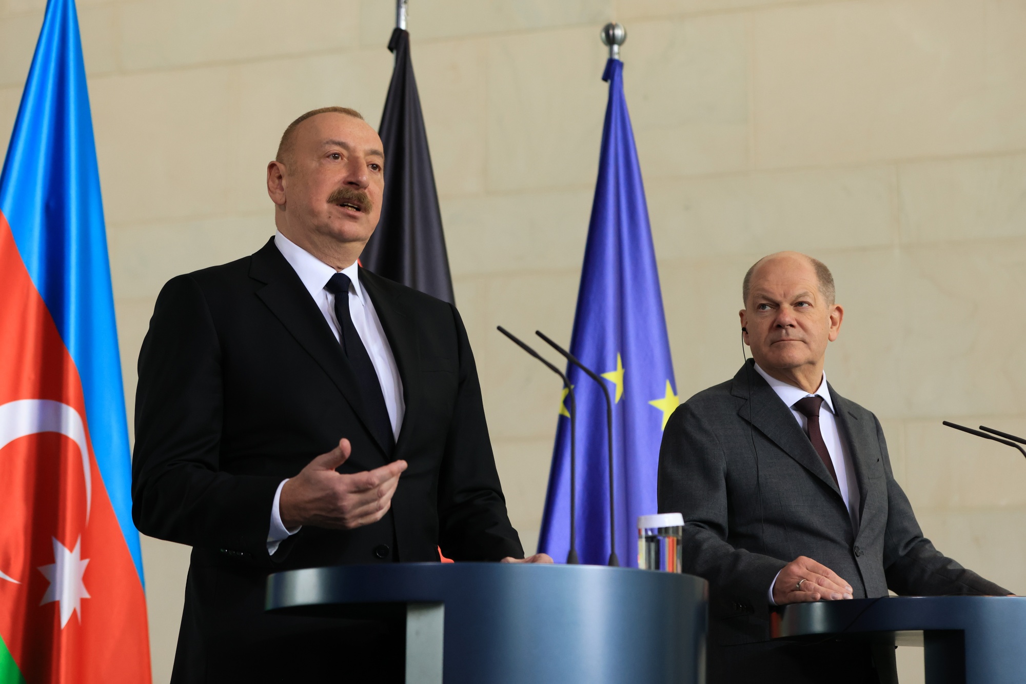 Olaf Scholz&nbsp;welcomes&nbsp;Ilham Aliyev&nbsp;on April 26.