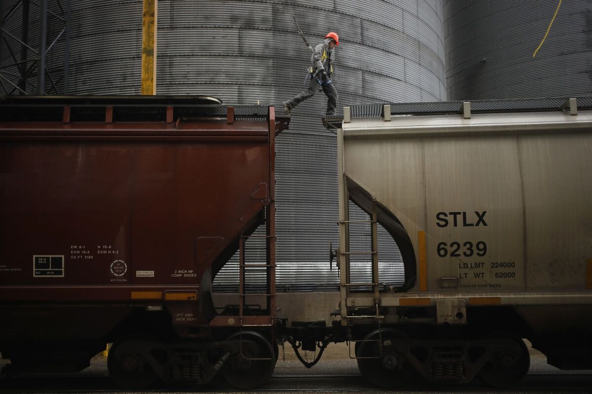 US Railroad Unions Work-Life Balance Frustrations Drive New Contract Vote -  Bloomberg