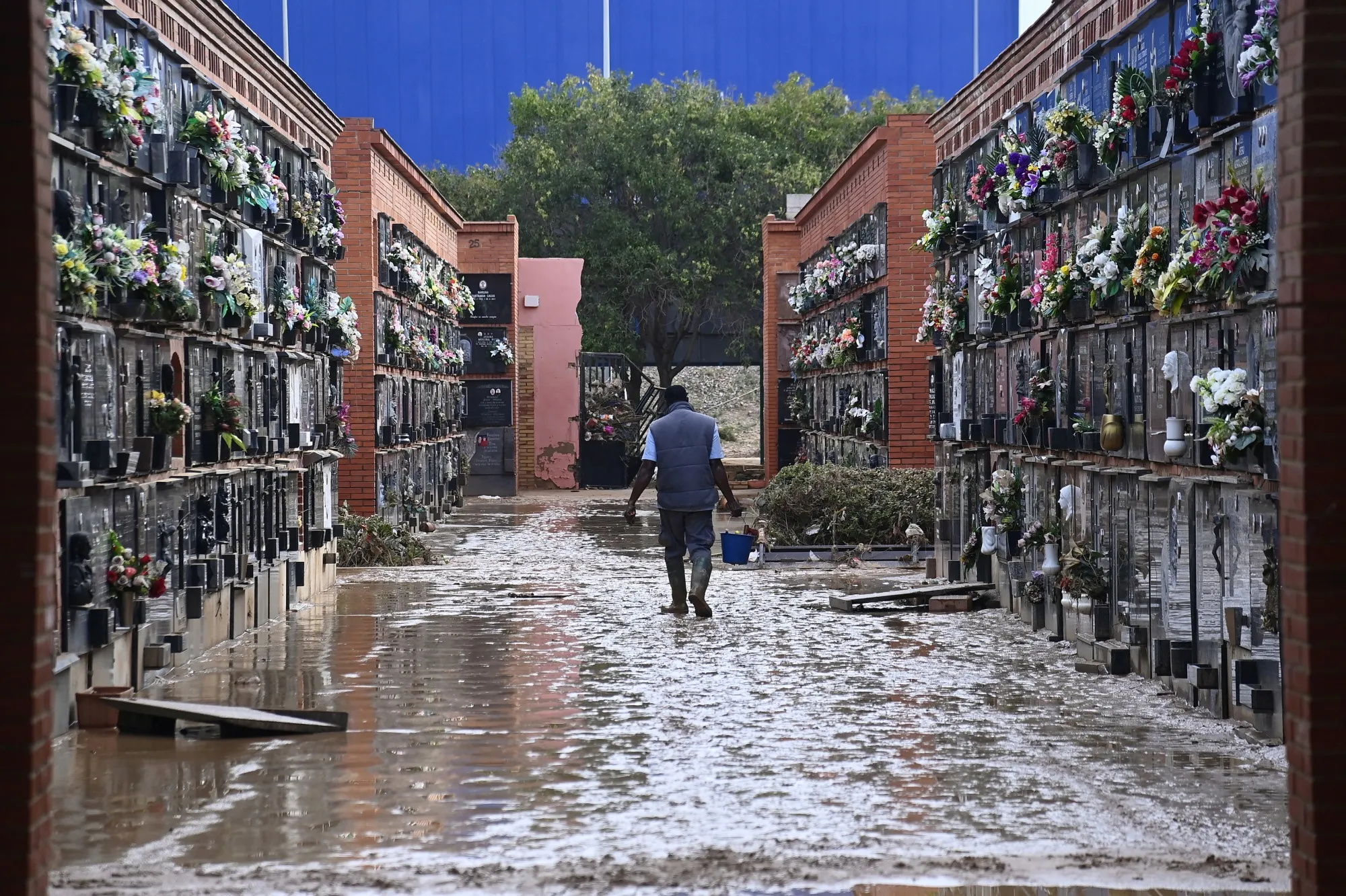 Flooding in a cemetery in the town of Alfafar, Valencia region.&nbsp;