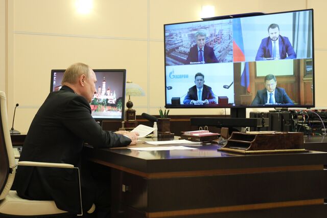 Russian President Vladimir Putin meets with Chairman of the Gazprom Board Alexei Miller and other officials on Oct. 27.