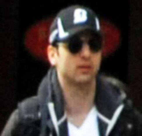 FBI Boston Bomb Investigation Narrows to Hunt for 2 Suspects