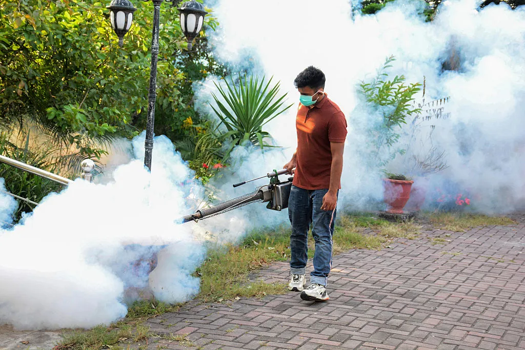 Spraying against mosquitoes in Pakistan. How soon until they start in Iceland?
