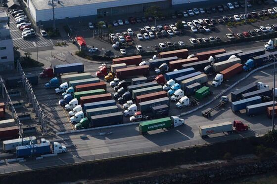 California Increases Truck Weight Limits to Ease Port Snarls