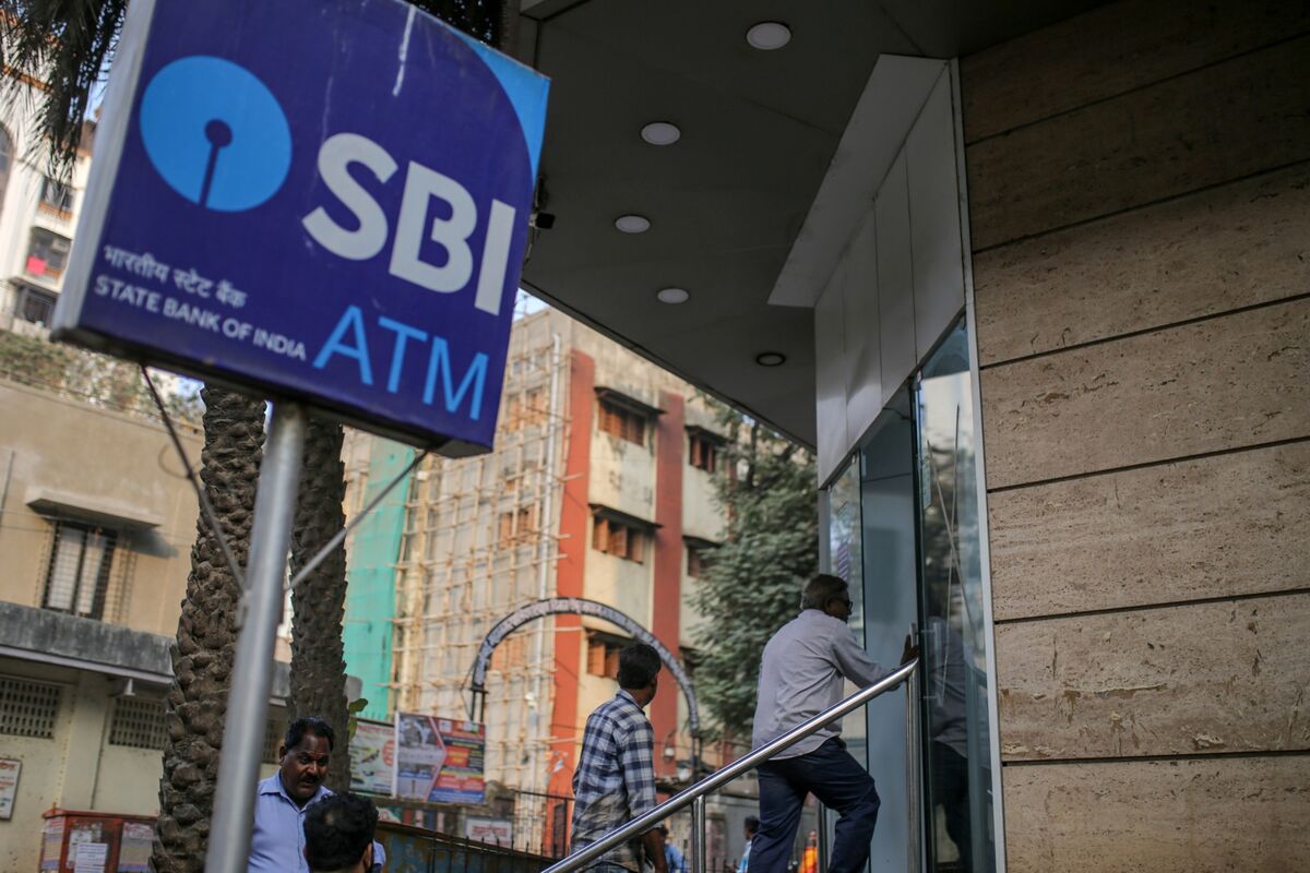 ⚫️ BLOOMBERG: "Offerta Record della State Bank of India Spinge Vendite di Azioni in Estate"