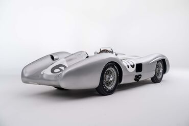PURSUITS_WEB_Mercedes Streamliner