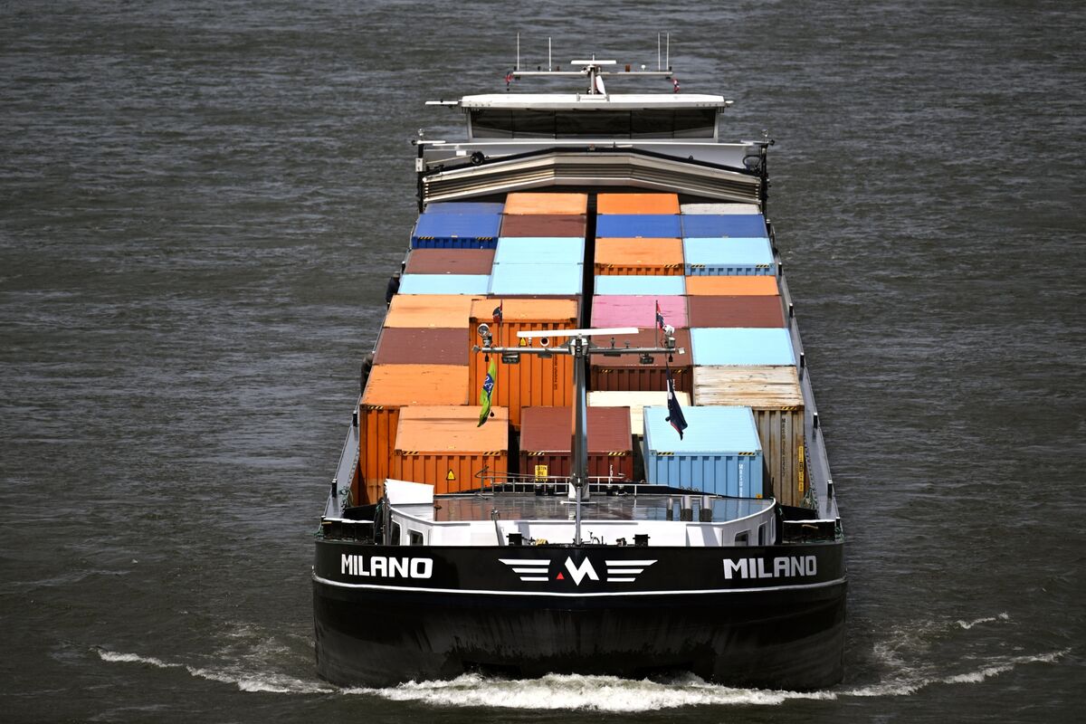 German Industry Output at Risk as Heat Wave Dries Up Rhine River