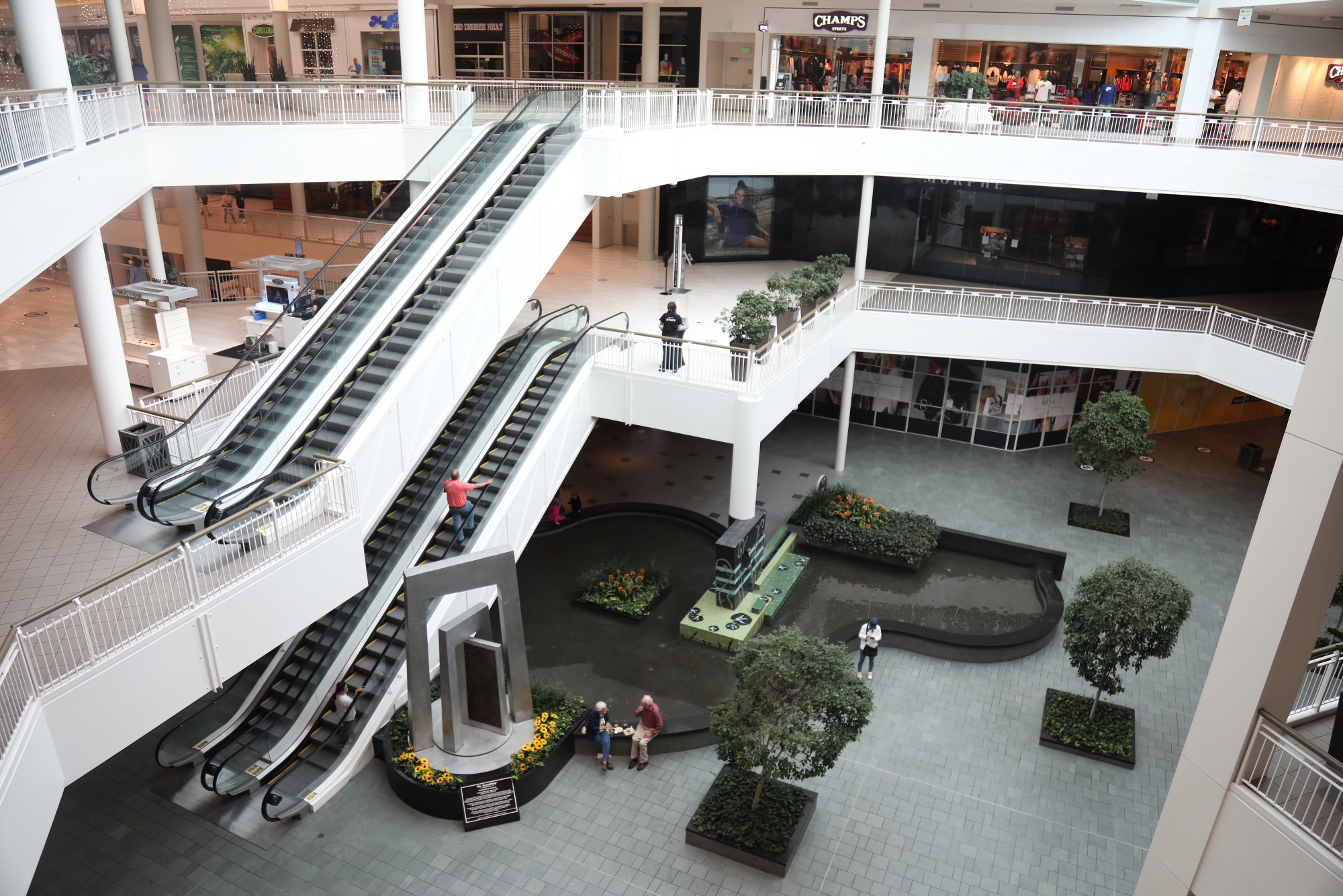 Ambitious, $5 billion American Dream mall brings outside