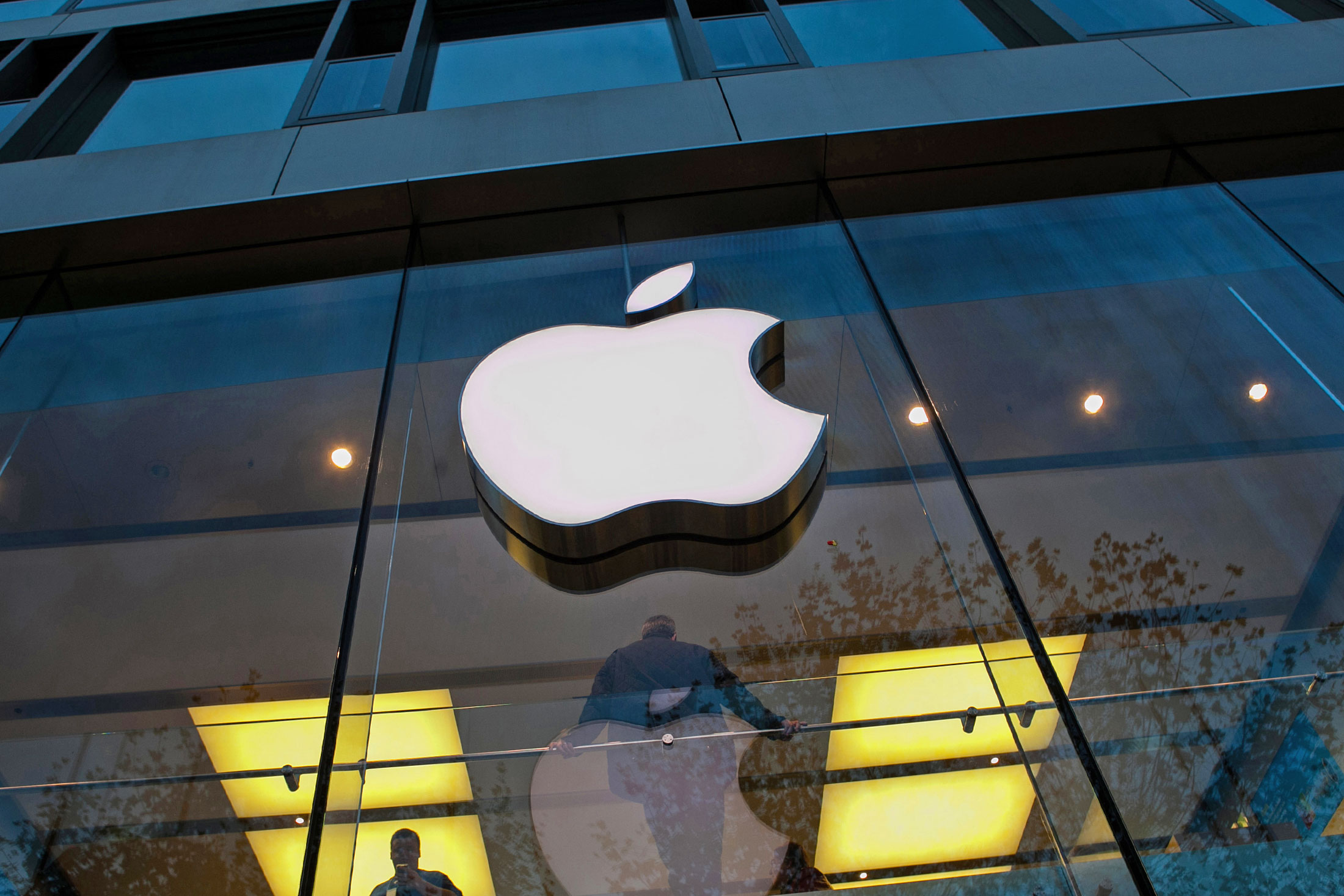 Apple Lays Out Irish Expansion Plan, Braces for Tax Ruling - Bloomberg