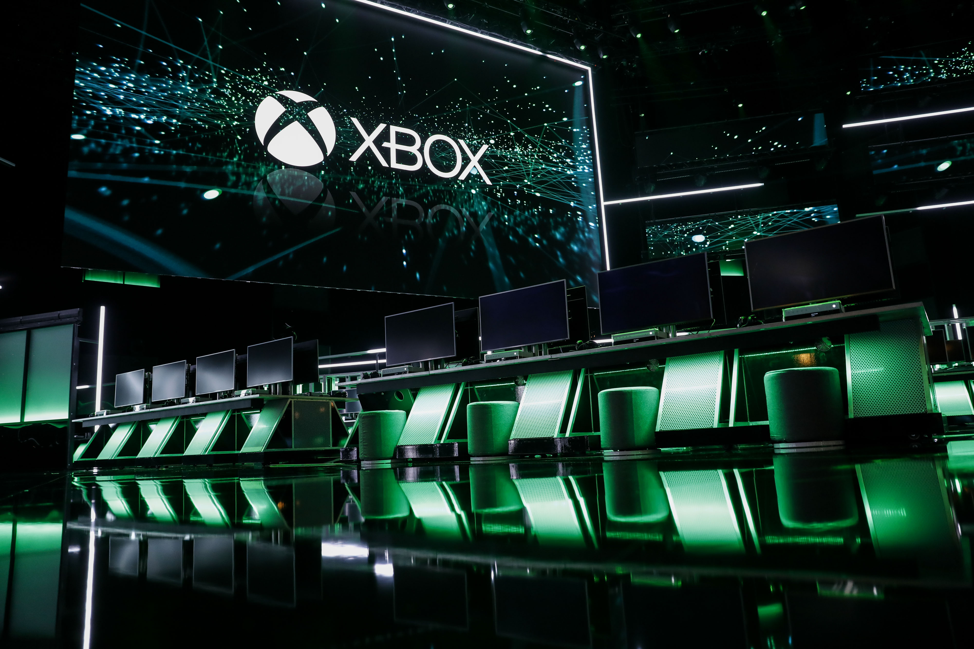 Microsoft Plans for Xbox Upgrade, New Controller in 2024 Revealed in Online  Post - Bloomberg