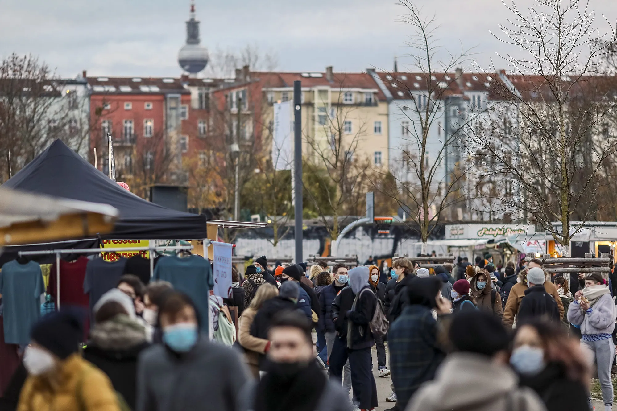 People shop at a market during the&nbsp;coronavirus pandemic&nbsp;Berlin.