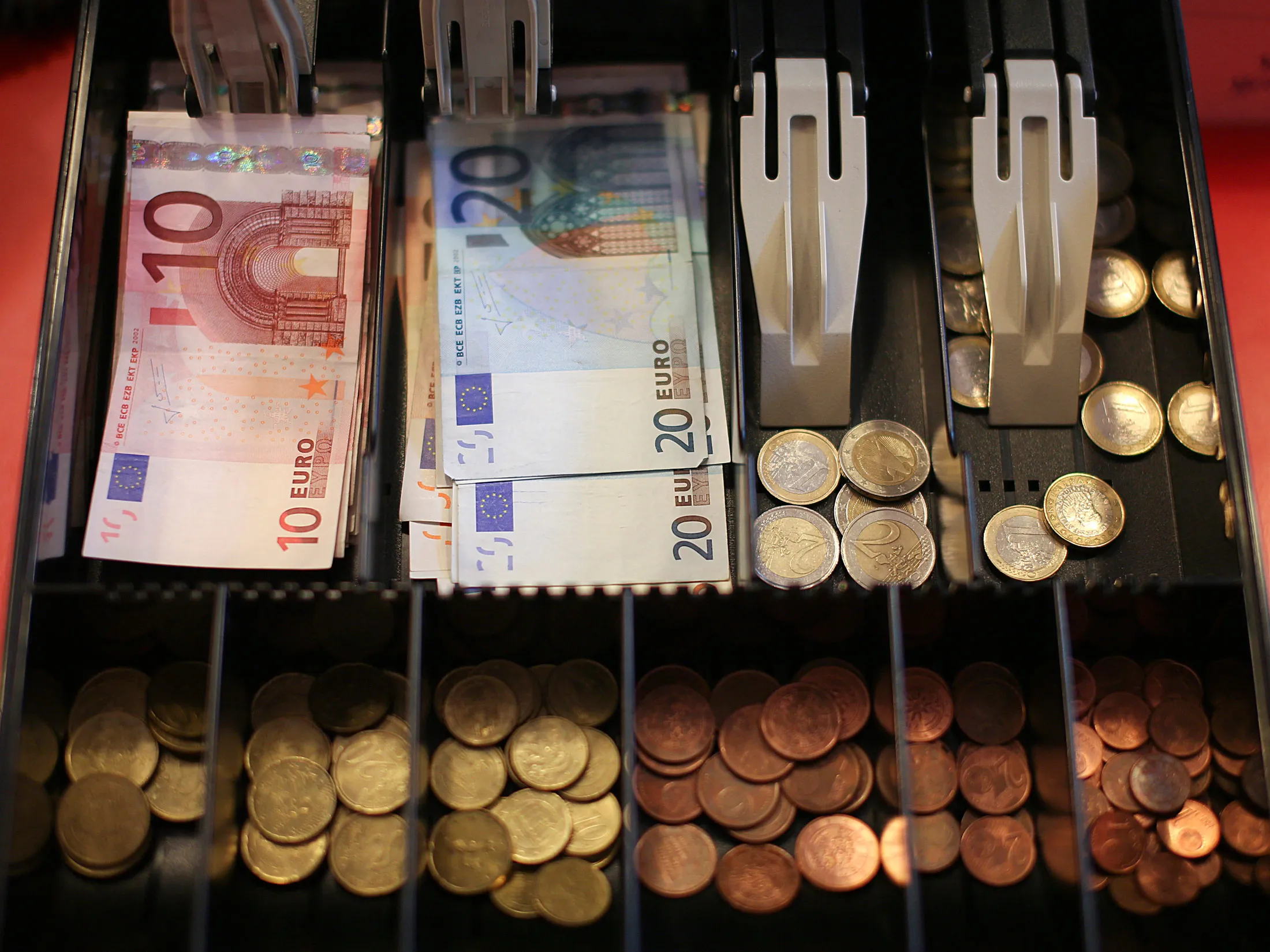 A European Central Bank study in 2012 estimated the social cost of private cash transactions at 2.3 cents for every euro, suggesting a tolerance for even lower negative rates.

