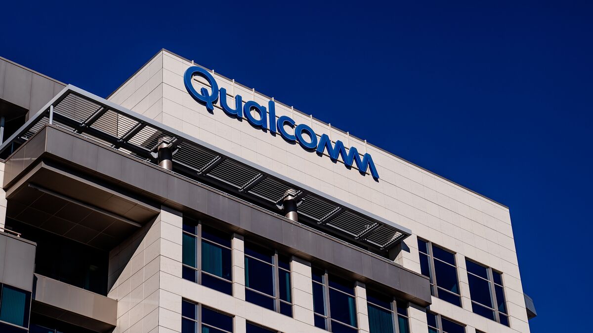 ⚫️ BLOOMBERG: "Qualcomm: Il CEO Cristiano Amon Analizza il Declino del Mercato degli Smartphone e i Risultati Fiscali"