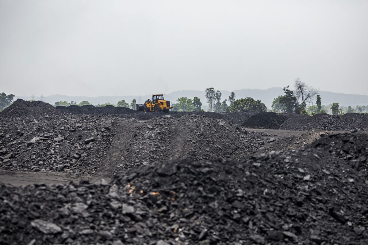 India Coal Giant’s Profit Drops Amid Weaker Electricity Demand