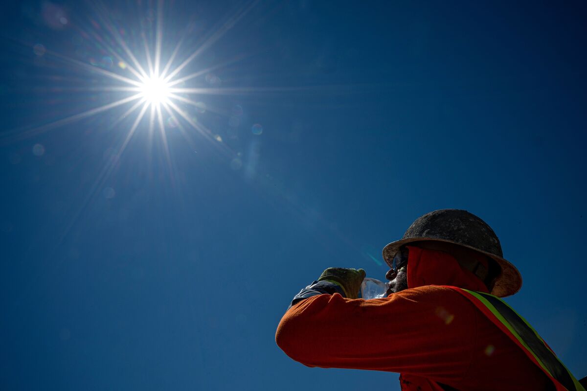 🟪"Weekend di Caldo Estremo: Aumento della Domanda Energetica e Rischi per la Salute"
