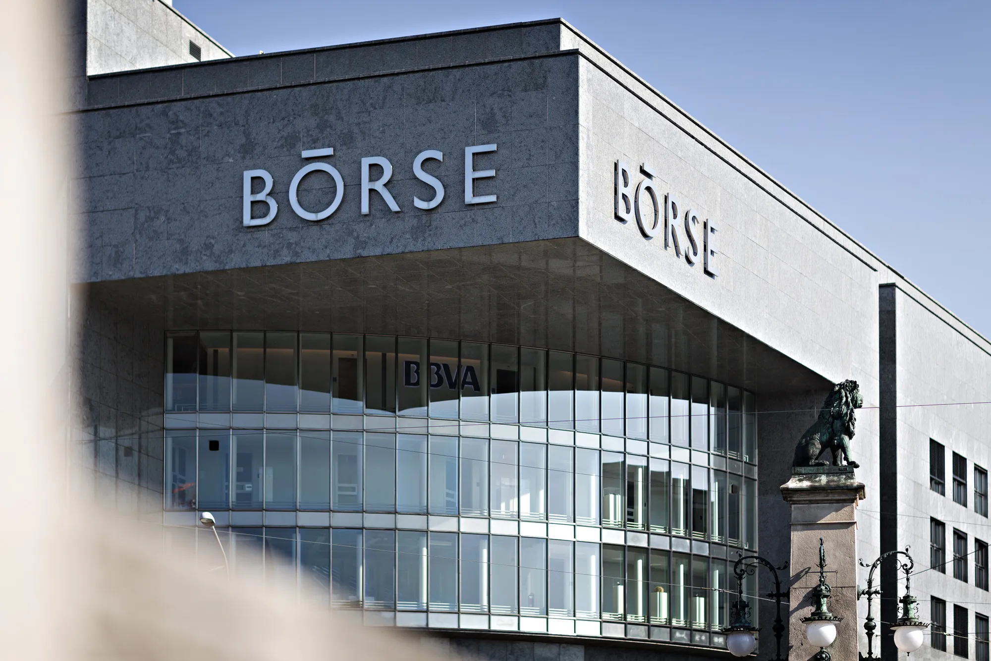 Swiss Stock Exchange Access to Key EU Market Hangs by Thread - Bloomberg