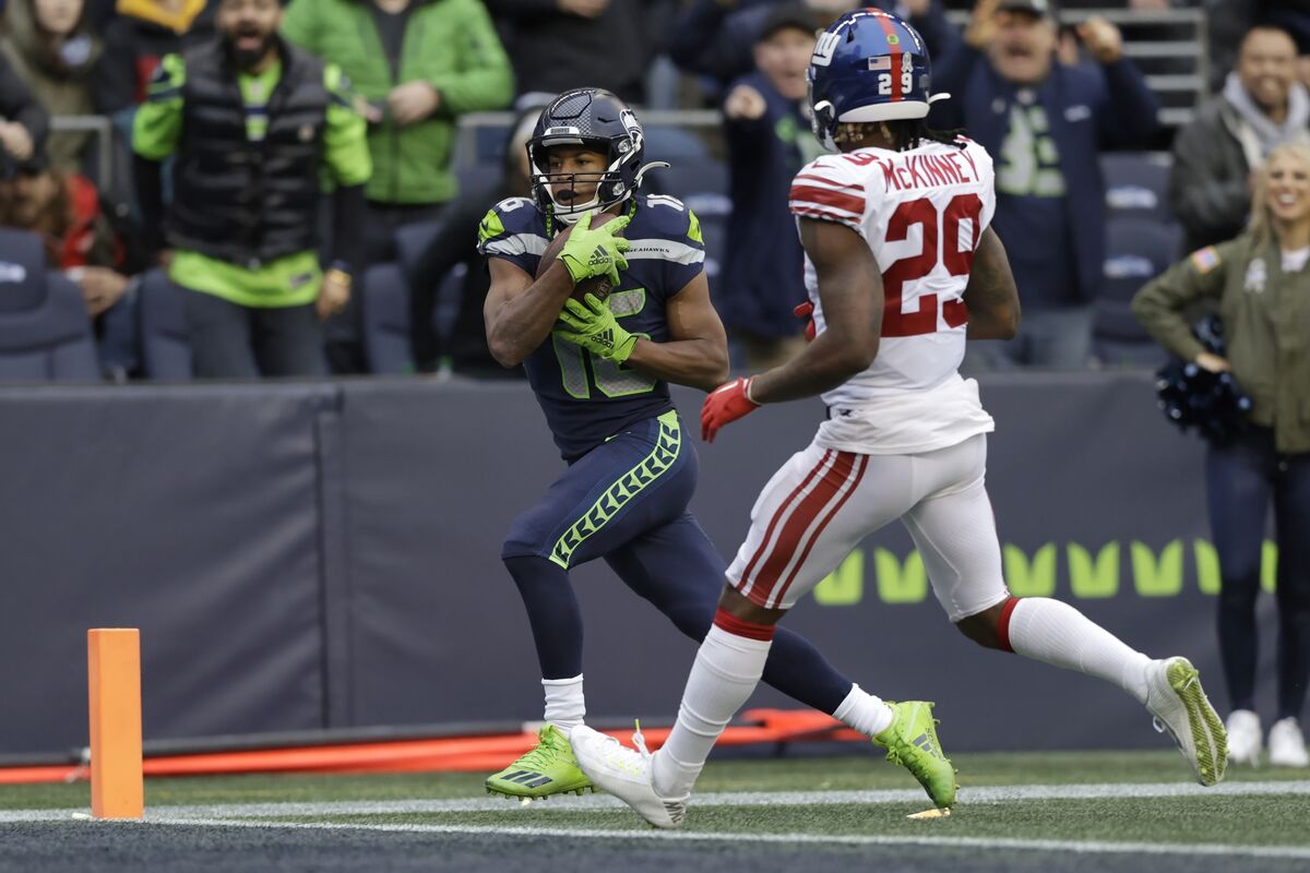 Seahawks Topple Giants 27-13 to Stay Atop NFC West - Bloomberg