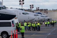 1319_BUSINESS_BOEING_05-CMS