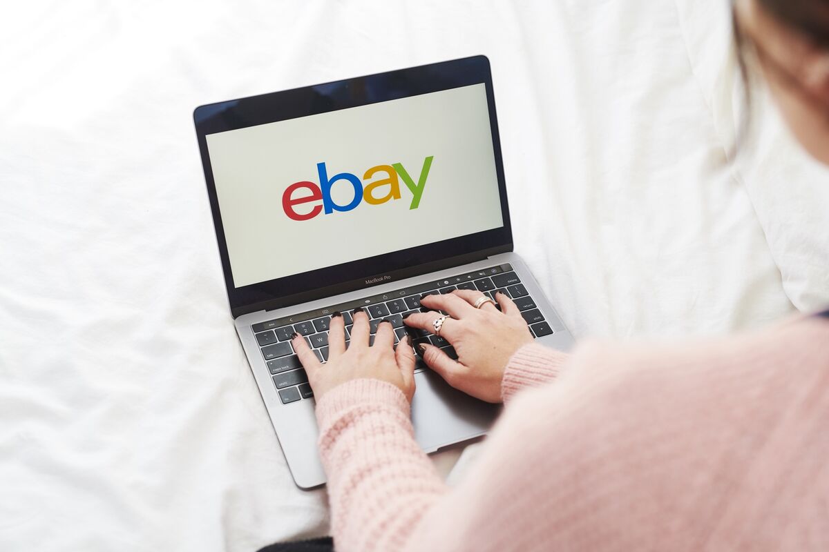 EBay Falls After Giving Weak Profit Outlook for Holiday Period