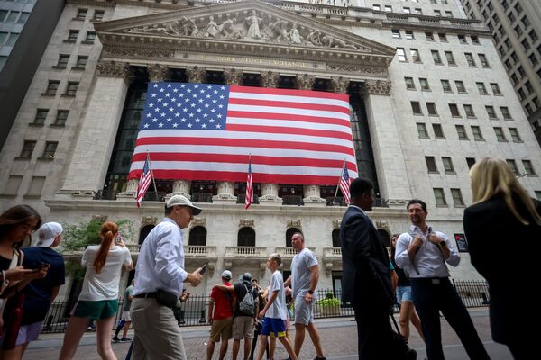 Dollar Has Best Week Since February on Tariff Inflation Risks