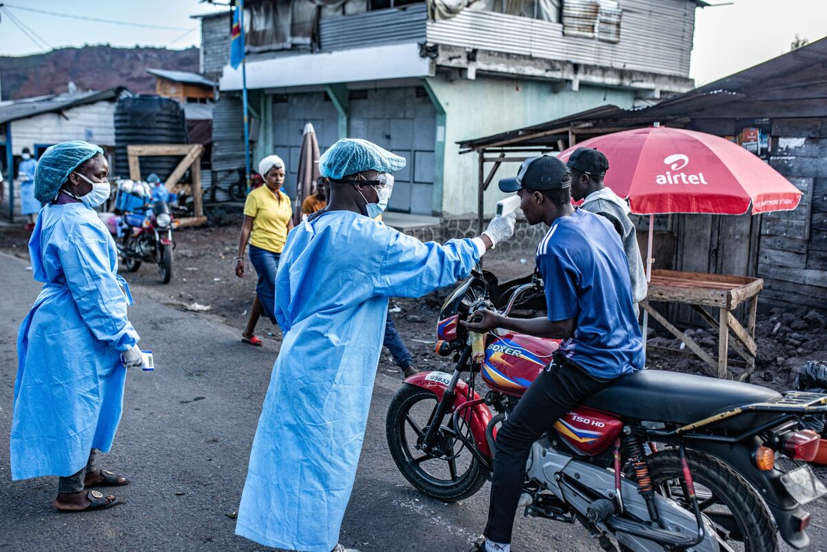 Ebola Border Closures Block Aid Needed to Stop Virus’s Spread