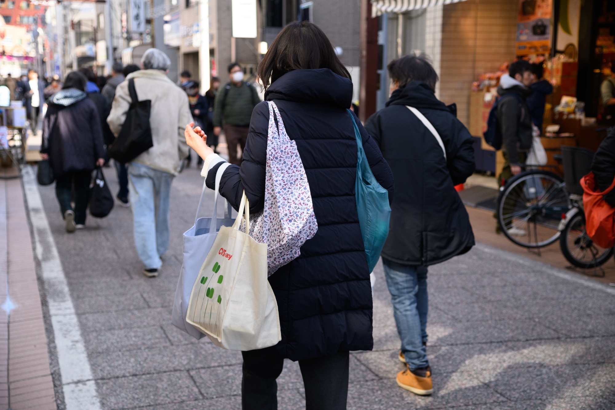 Japan Merchants’ Mood Hits Lowest in 20 Months on Weak Yen - Bloomberg