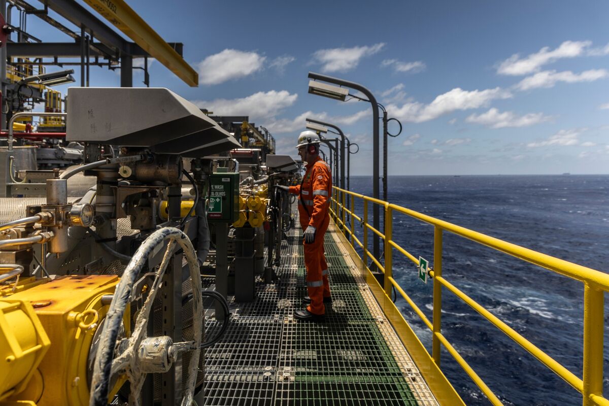 bloomberg.com - Peter Millard - Brazilian Oil Jobs Are at 16-Year High on Offshore Drilling Boom