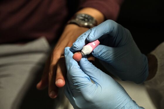 Virus-Test Stampede Bypasses 10,000 U.S. Urgent-Care Facilities