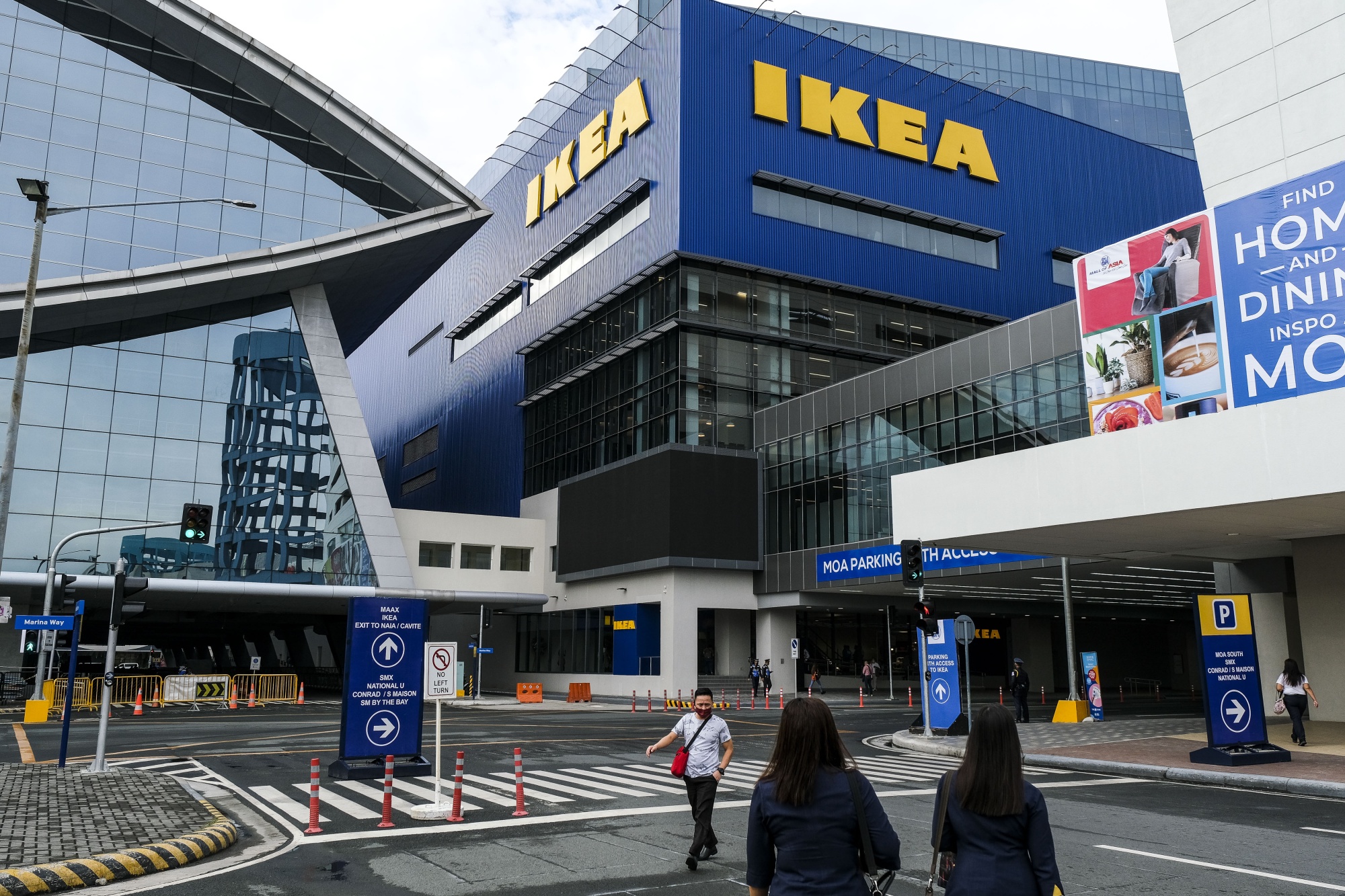 Biggest IKEA Stores In The World In 2022 (Sizes + More)
