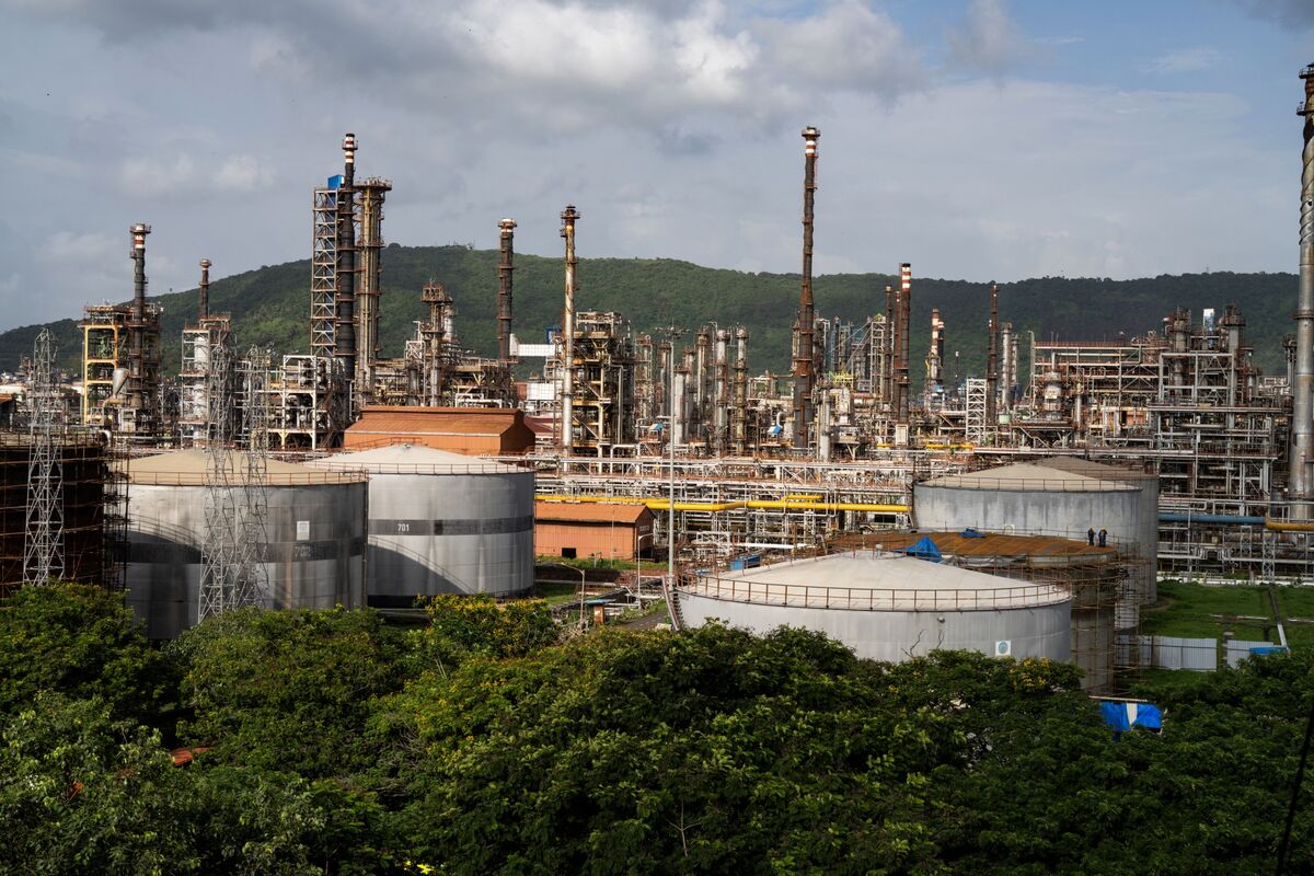 bloomberg.com - Rakesh Sharma - India's Refiners Seek Clarity on Russian Oil After Trump Deal