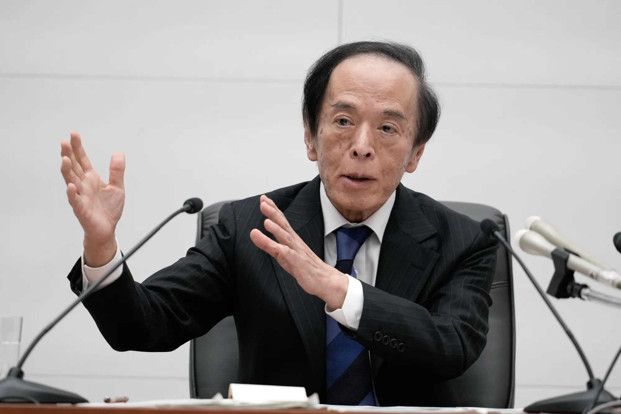 Kazuo Ueda 