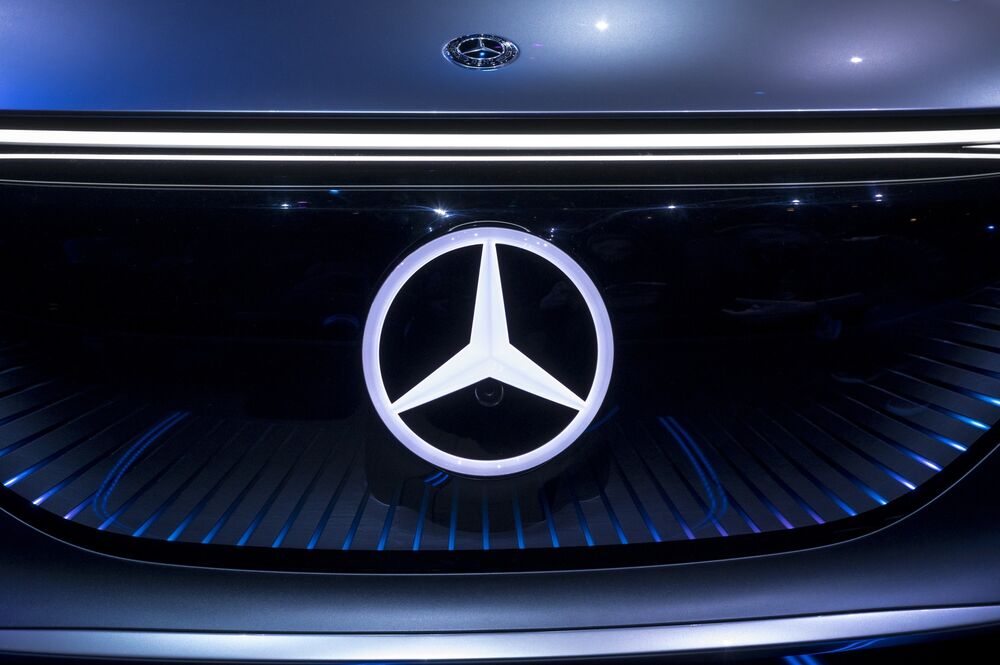 Daimler Plans Green Bond For Electric Cars Amid Auto Slump Bloomberg
