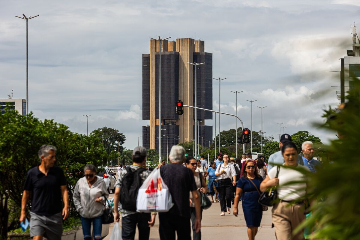 Brazil Analysts Cut 2026 Selic Forecast on Eve of Rate Decision
