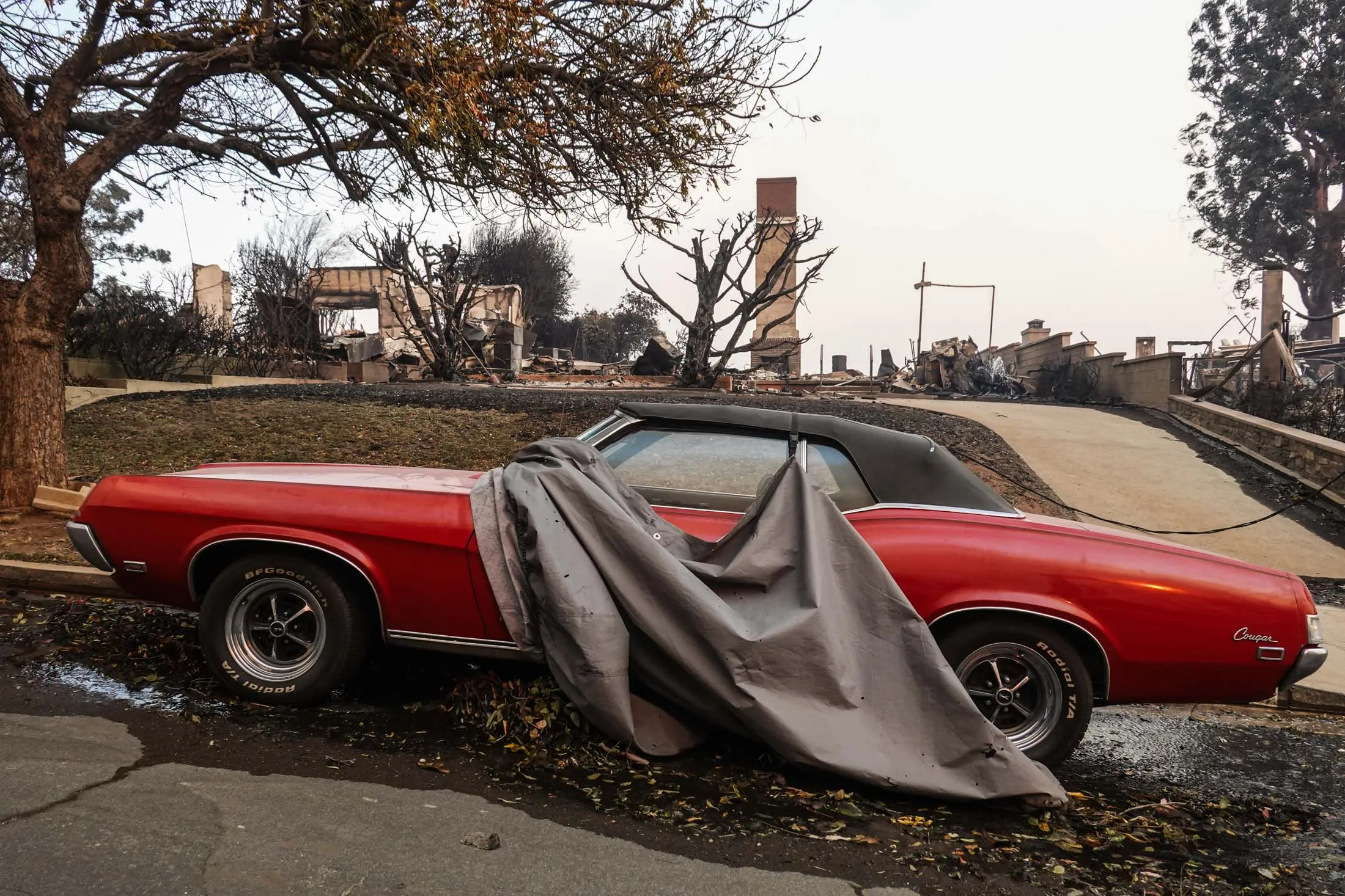 A classic car&nbsp;in LA’s Pacific Palisades on Jan. 8.&nbsp;