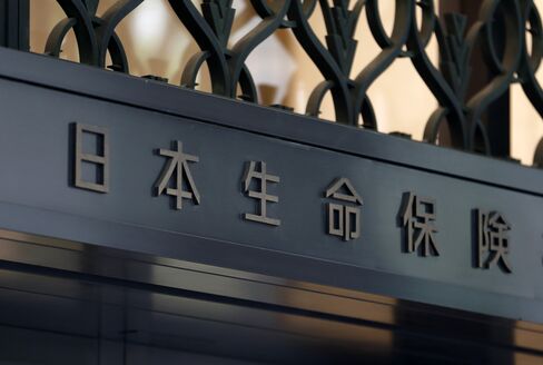 大阪の日本生命ビル入り口