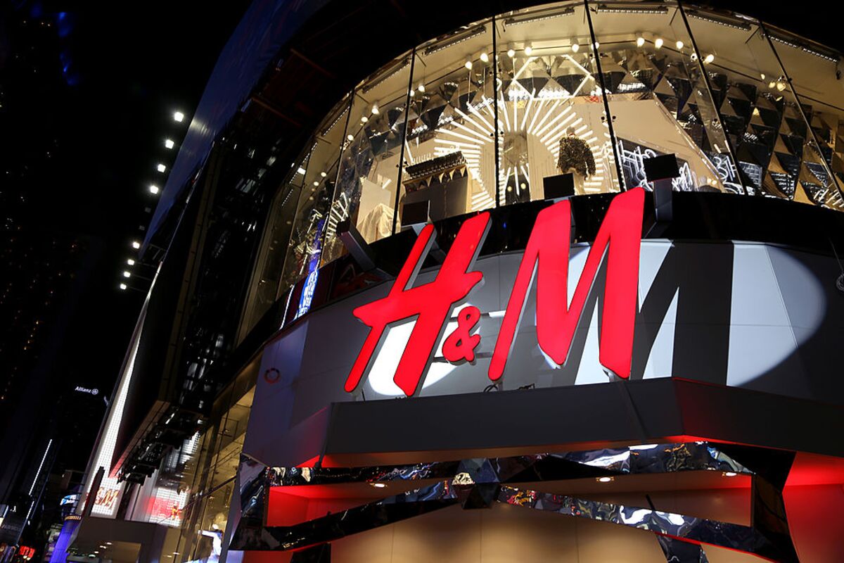 H m ab. H&M. H M магазин. Бренд h m. H M логотип