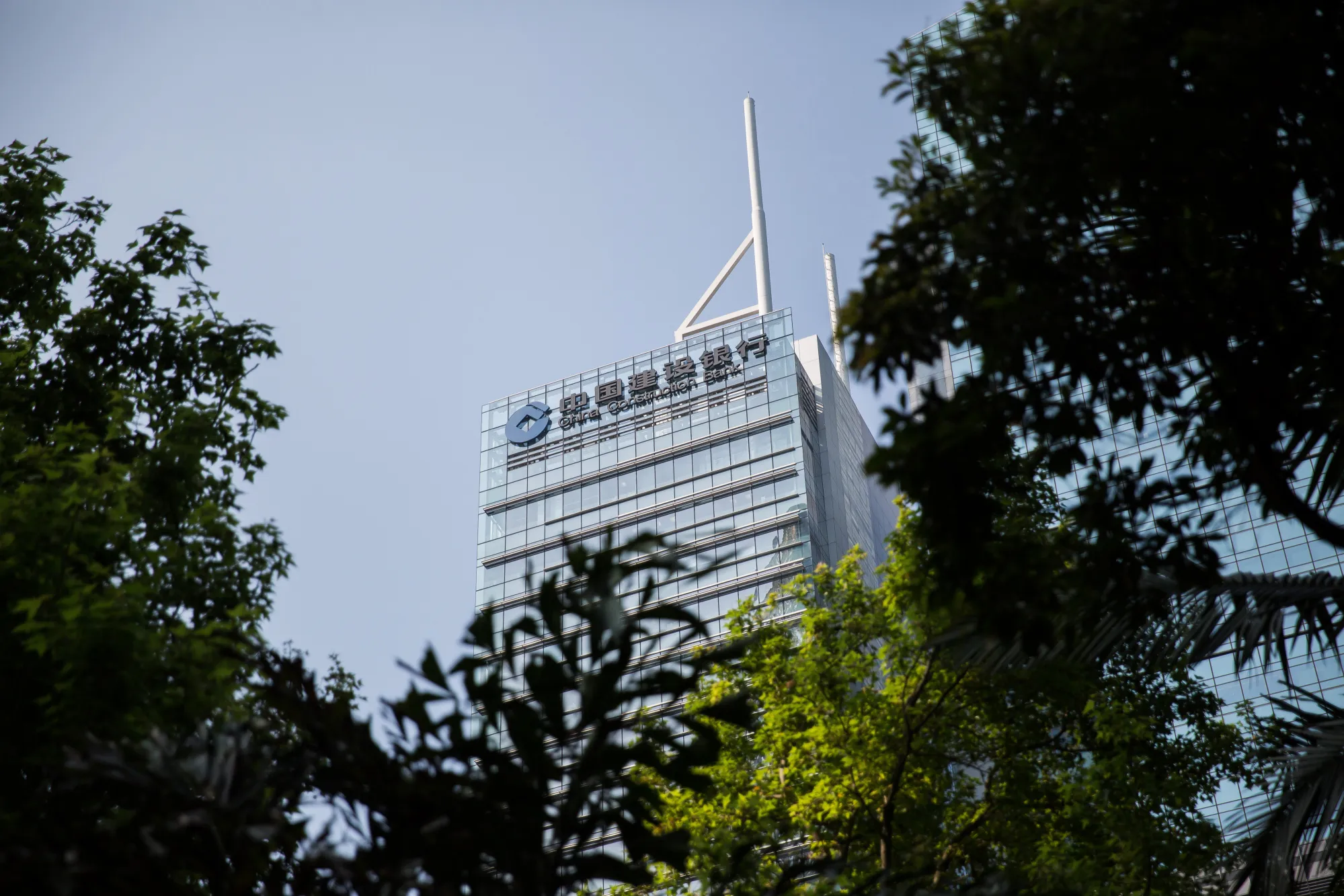 Banks including China Construction Bank Corp. all reported significantly smaller earnings declines than in the prior quarter.&nbsp;