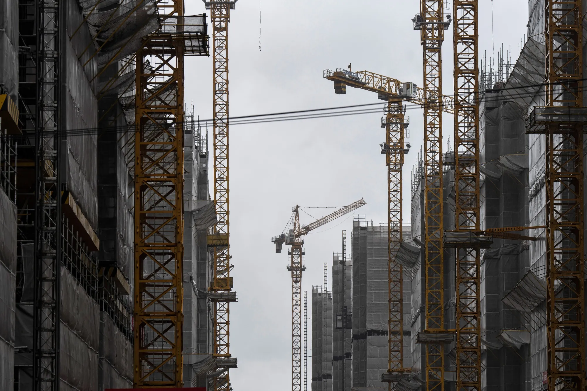 建設中のアパート群（上海、2025年7月12日）