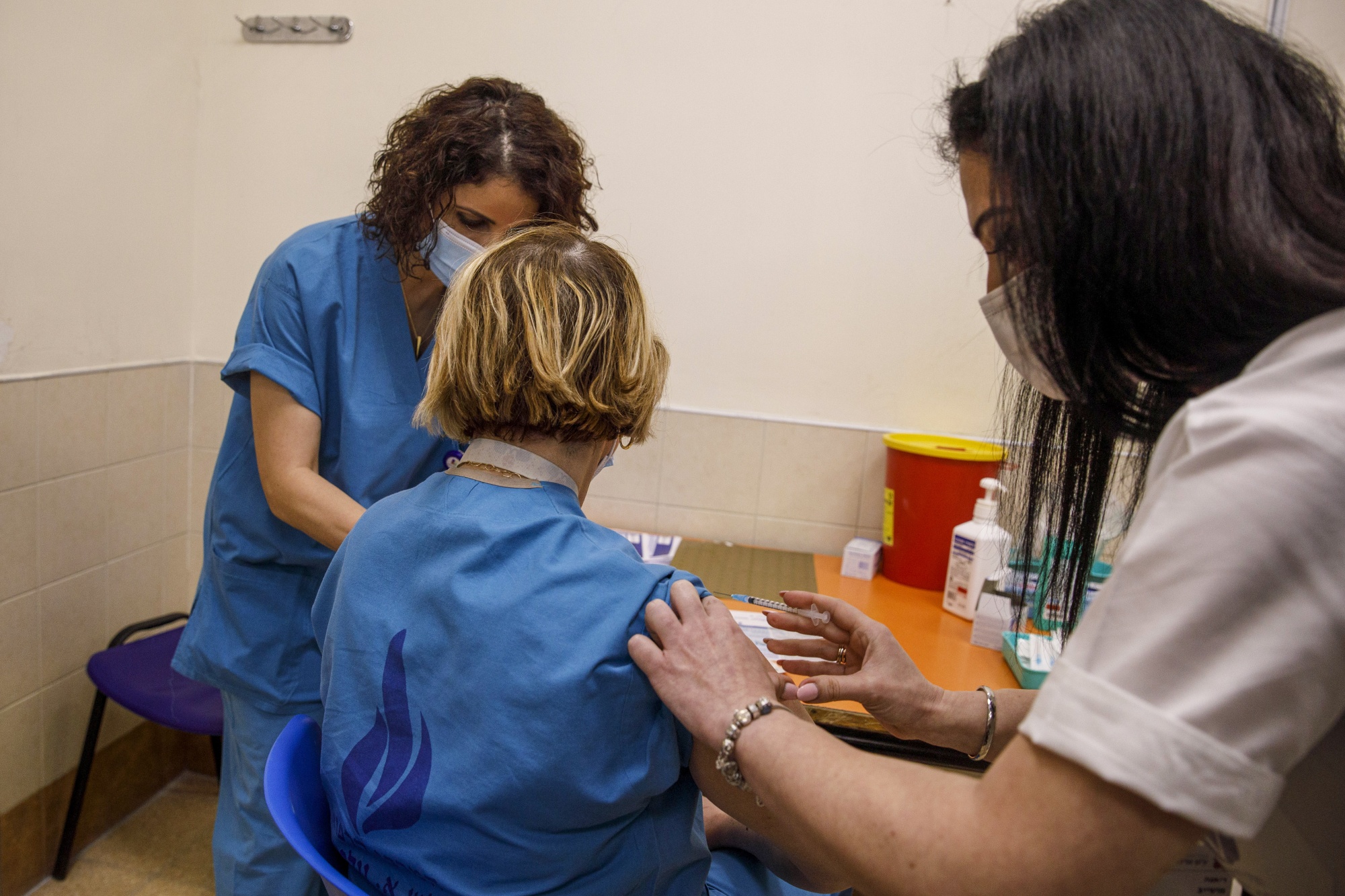 A nurse administers the Pfizer-BioNTech Covid-19 vaccine&nbsp;in Holon, Israel.&nbsp;
