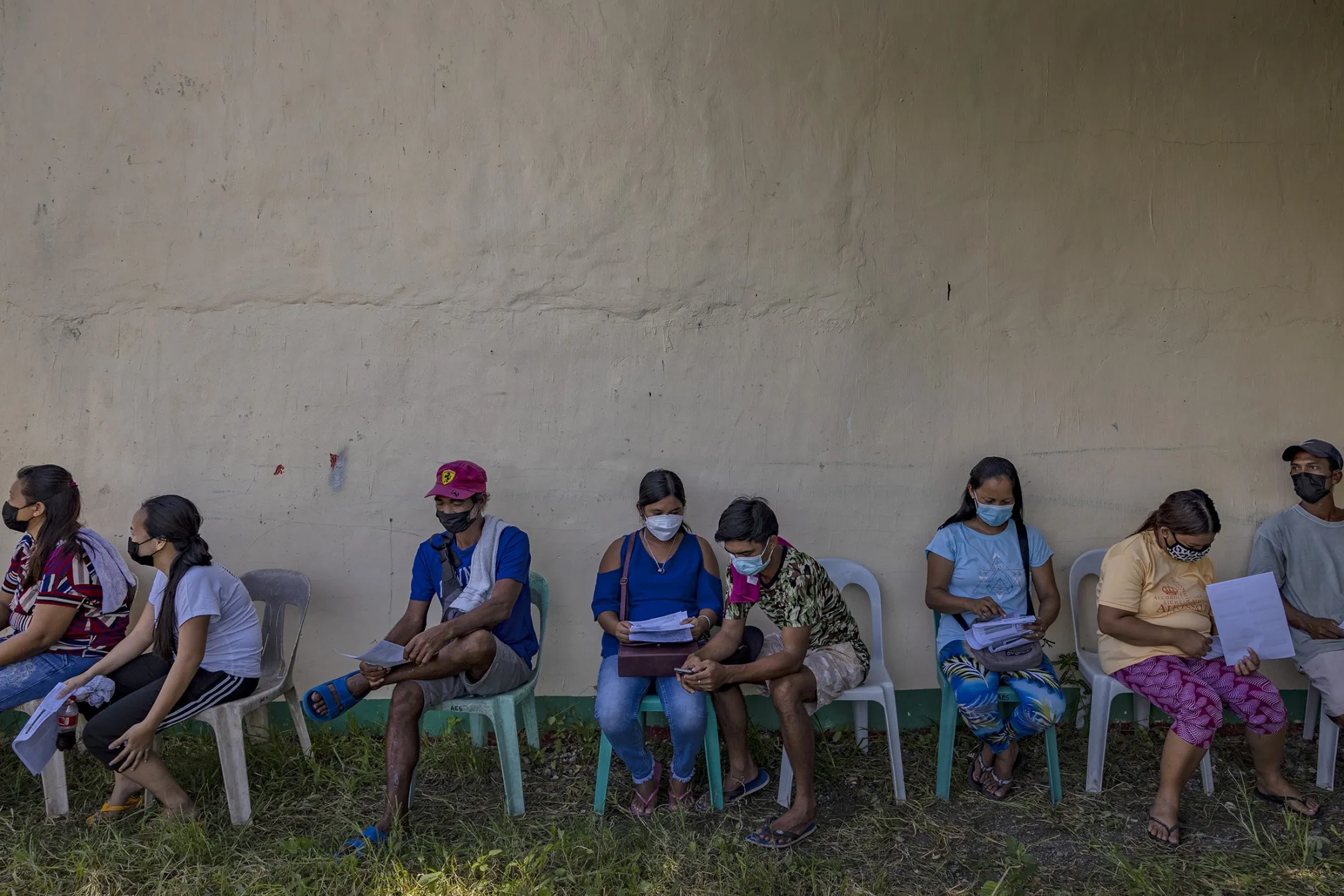 Residents from islands wait in line to receive a dose of Sinovac&nbsp;Covid-19&nbsp;in the remote island of Abunciang in Pangasinan province, Philippines, on Sept. 7