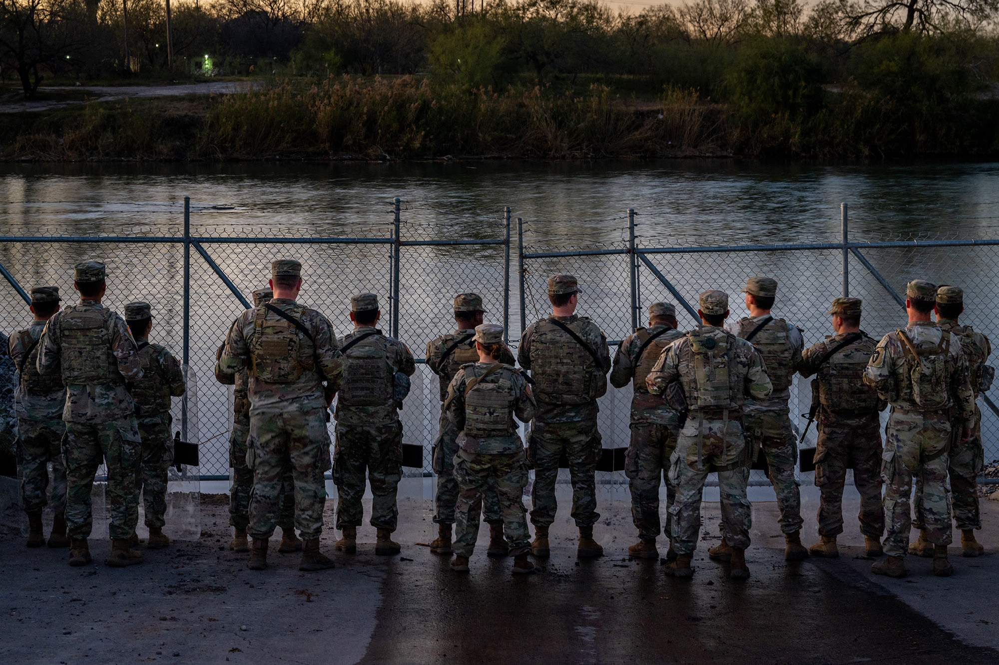 National Guard soldiers stand guard on the banks of the Rio Grande river at Shelby Park&nbsp;in Eagle Pass, Texas.&nbsp;